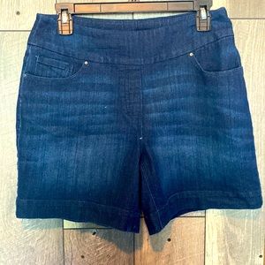 Westbound Women’s Petite Tummy Control Denim Shorts. 8P.